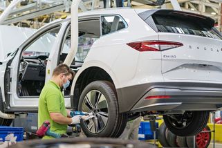 Škoda Auto má zmrazit mzdy - Novinky